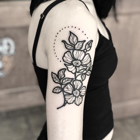 Bold Line Tattoo Ideas, Bold Line Tattoo, Brooklyn Tattoo, Etching Tattoo, Line Tattoo Ideas, Flowers Tattoo, Line Tattoo, Line Work Tattoo, Unique Tattoo