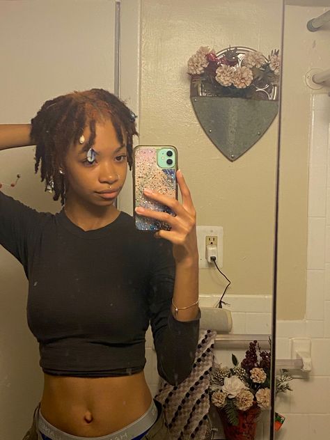 Styles For Short Locs No Retwist, Really Short Locs Hairstyles, Pretty Girls With Locs, Loc Baddie Aesthetic, Dark Skin Girl With Locs, Loc Girl Aesthetic, Dreads Black Women, Black Girls With Locs Aesthetic, Short Dreads