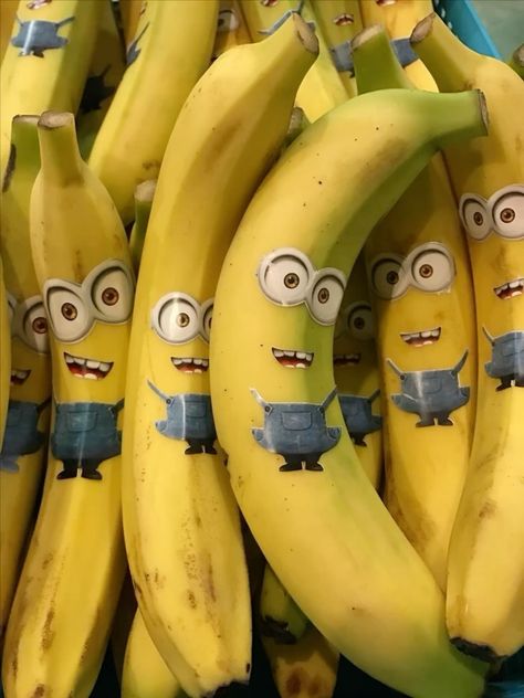 Banana Minion, Minions Birthday Theme, Minions Love, Minion Jokes, Cute Minions, Minion Birthday, Silly Pictures, Despicable Me, Silly Me