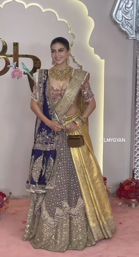 Sangeet Saree Look, Double Saree Draping Styles, Traditional Bridal Lehenga, Heavy Lengha, Banarasi Lehengas, Draping Styles, Dupatta Style, Lehenga Saree Design, Saree Wearing Styles