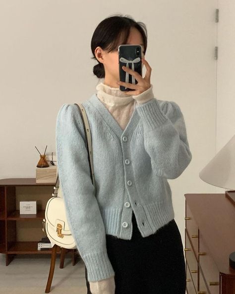 Light Blue Cardigan Outfit Winter, Med Student Outfit, Light Blue Cardigan Outfit, Student Outfit Ideas, Soft Pastel Aesthetic Outfits, Blue Cardigan Outfit, Soft Pastel Aesthetic, Pastel Aesthetic Outfit, Winter Cardigan Outfit