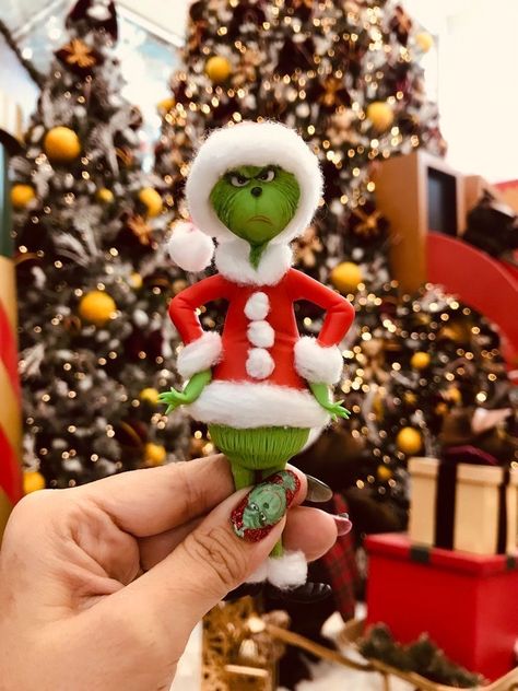 Grinch Diy, Nail Art Noel, Grinch Christmas Party, Fairy House Crafts, Christmas Cake Designs, Needle Felted Christmas, Christmas Topper, Felt Christmas Decorations, Christmas Clay