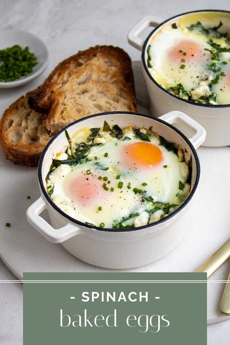 These spinach baked eggs are creamy and full of flavor while being quick and easy to make! Enjoy them for breakfast, brunch, lunch, or dinner. Spinach And Eggs Breakfast, Kay Nutrition, Eggs Spinach, Gluten Free Toast, Spinach Bake, Savory Oatmeal, Fresh Breakfast, Spinach Egg, Yummy Smoothie Recipes