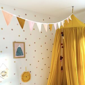 Yellow Kids Room Girl, Yellow Childrens Bedroom, Neutral Bunting, Indi Bedroom, Pink And Yellow Nursery, Ivy Bedroom, Unique Nursery Themes, Pink Green Bedrooms, Boho Bunting