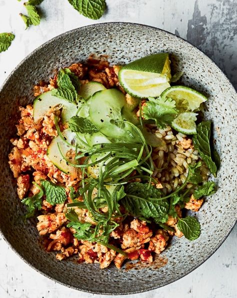 Chicken Larb Bowls Chicken Larb Bowl, Lamb Bowl, Skinnytaste Chicken, Chicken Larb, Vegetarian Pesto, 15 Min Meals, Curry Bowl, Pesto Salmon, Green Beans And Tomatoes