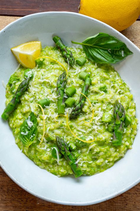 A simple creamy risotto with asparagus, basil and a splash of lemon juice! Asparagus Risotto Recipes, Risotto With Asparagus, Italian Rice Dishes, Asparagus Risotto, Salad Appetizer Cups, Creamy Risotto, Closet Cooking, Italian Rice, Fun Drink Recipe