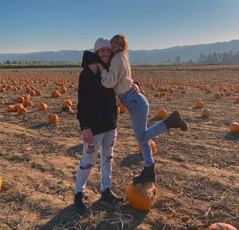 Couple Picture Ideas Pumpkin Patch, Couple At Pumpkin Patch, Pumpkin Patch Date Pictures, Couples Photoshoot Poses Pumpkin Patch, Fall Instagram Pictures Couples, Cute Couple Pics Pumpkin Patch, Cute Fall Pictures For Couples Pumpkin Patch, Pumpkin Patch Couples Pictures, Pumpkin Picking Couple Pictures