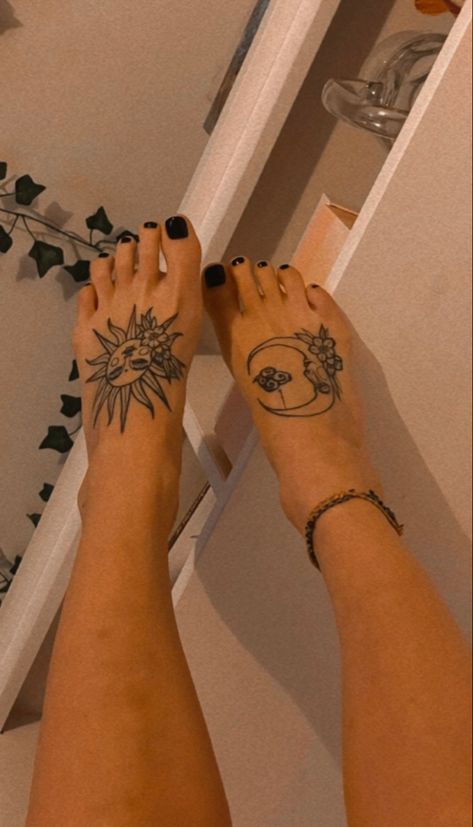 Cute Feet Tattoos, Feet Tatoos Woman, Top Of Foot Tattoos, Top Of Foot Tattoos For Women, Feet Tattoos For Women Beautiful, Stay Strong Tattoo, Small Henna Designs, Small Henna, Cute Foot Tattoos