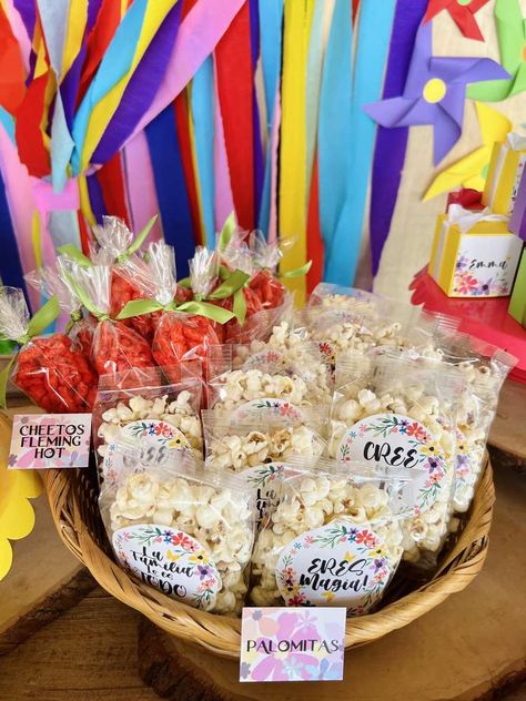 Encanto Party Treats, Candy Bar Encanto Disney, Cumple Encanto Disney Ideas, Encanto Birthday Treats, Encanto Party Food Ideas, Encanto Dessert Table, Encanto Treats Ideas, Encanto Favors, Candy Bar Encanto