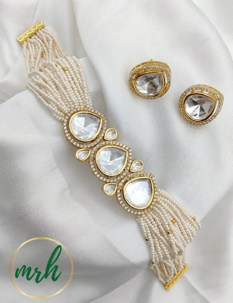 Moti Jwellery Design, Moti Choker, Pearl Bridal Jewelry Sets, Kundan Choker Necklace, Bridal Jewellery Inspiration, Kundan Jewellery Set, Antique Necklaces Design, Indian Bridal Jewelry Sets, Fancy Jewelry Necklace