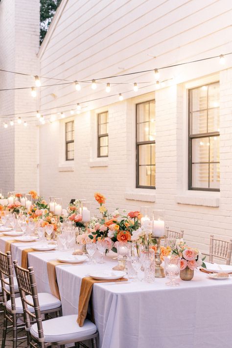 Quaint and romantic backyard wedding reception with orange florals, string lights and candles. Photo: @charlastorey Orange And Pink Wedding, Orange Wedding Colors, Orange Wedding Flowers, Burnt Orange Weddings, Backyard Reception, Aspen Wedding, Orange Table, String Lights Wedding, Table Lights