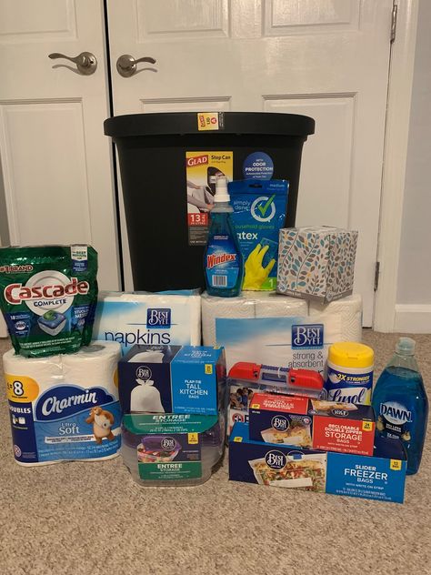 Housewarming Gift Walmart, First House Gift Basket, Household Essentials Gift Basket, Household Gift Basket Ideas, House Warming Basket Diy, First Apartment Gift Basket, Apartment Gift Basket, Diy Housewarming Gift Ideas, Diy Housewarming Gift