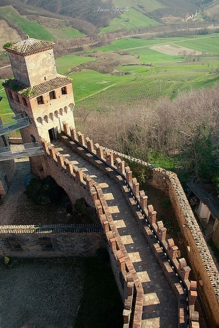 Vigoleno's Castle - Piacenza province of Piacenza Emilia Romagna Italy Piacenza Italy, Castle Landscape, Emilia Romagna Italy, Italian Castle, Things To Do In Italy, Italy Landscape, Living In Italy, Italy Holidays, Regions Of Italy