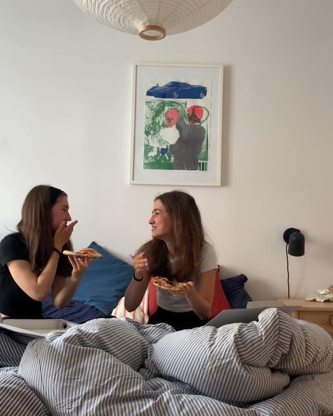 sister goals, twin sister, friendship goals, pizza time, quality time, balanced lifestyle, aesthetic, date night idea Friends Quality Time Aesthetic, Sibling Aesthetic Sisters, Sister Time Aesthetic, Sister Bond Aesthetic, Sister Goals Pictures, Four Sisters Aesthetic, Twins Sisters Aesthetic, Twins Aesthetic Sisters, Siblings Aesthetic Sisters