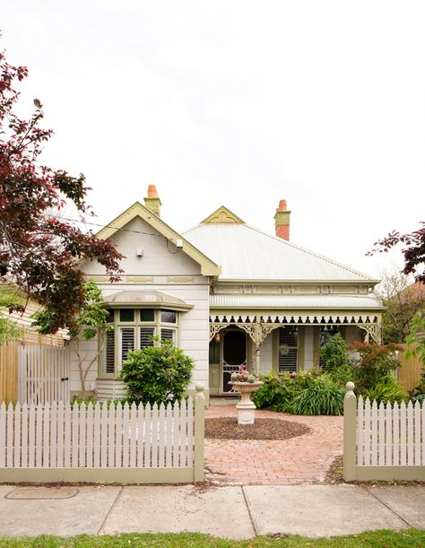 A Green New Addition For An Ageing Edwardian Home Edwardian Terrace, Edwardian Terrace House, Nz Homes, Brunswick Melbourne, Edwardian Architecture, Edwardian Home, Green Backyard, Home Extension, Homes Exterior