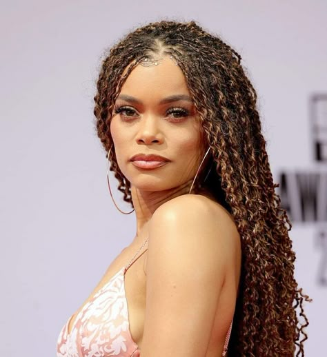 Andra Day...December 30, 1984 singer, and actress Singer Andra Day, Instagram Boyfriend, Andra Day, Daughter Of Poseidon, People Of Interest, Dark Brown Hair Color, Beautiful Braids, December 30, Soft Glam