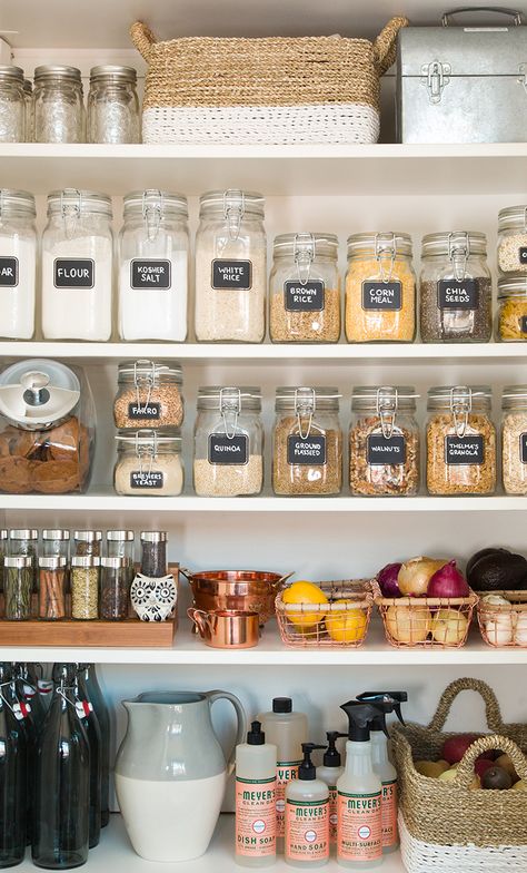 When it comes to pantry organization, it’s out with the old and in with the new with these tips from @apttherapy guaranteed to tidy up your space. Start by tossing out any snacks that are passed their prime. Then, keep all your favorite goodies in their places and within reach by storing them in airtight, labeled containers or wire mesh baskets. Extra points for allowing only one row of jars on each shelf. Zerowaste Lifestyle, Pantry Organisation, Pantry Ideas, Casa Vintage, Pantry Storage, Pantry Organization, Kitchen Pantry, Reading Nook, 인테리어 디자인