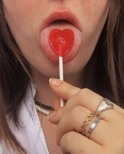 Vintage Lollipop Aesthetic, Heart Lollipop Photoshoot, Heart Sucker Aesthetic, Purple Lollipop Aesthetic, Lolipop Photos Ideas, Lollipop Pictures, Heart Lollipop Aesthetic, Lollipop Selfie, Lollipop Photoshoot