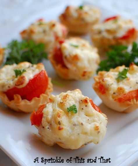 Tiny Tomato Pie Tartlets Tomato Tartlets, Pie Tartlets, Appetizer Recipes Vegetarian, Community Table, Mozzarella Recipes, Pie Bites, Tomato Tart, Tomato Pie, French Dishes