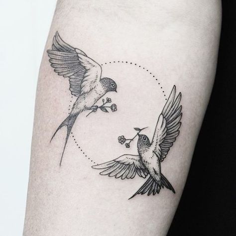 Two Birds Tattoo, Bird Tattoo Men, Small Wave Tattoo, Bird Tattoo Meaning, Vogel Tattoo, Tato Minimal, Sparrow Tattoo, Circle Tattoo, Swallow Tattoo