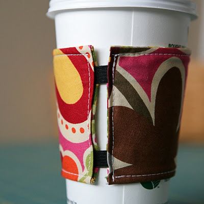 Reusable Fabric Coffee Sleeve/Cozie Diy Coffee Sleeve, Cup Sleeve Pattern, Reusable Coffee Sleeve, Fish Extender Gifts, Coffee Cup Cozy, Coffee Cup Sleeves, Cup Sleeve, Coffee Sleeve, Felt Garland