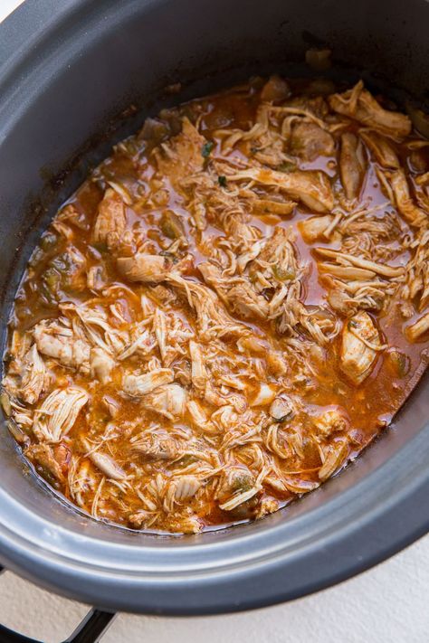 Delicious 5-Ingredient Crock Pot Mexican Chicken recipe made easily in the slow cooker! Perfectly tender and full of flavor. Crock Pot Mexican, Crockpot Mexican Chicken, Shredded Chicken Enchiladas, Crockpot Chicken Dinners, Panini Recipes Chicken, Shredded Chicken Crockpot, Braised Chicken Breast, Slow Cooker Shredded Chicken, Mexican Shredded Chicken