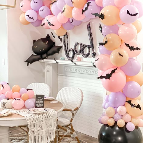 Halloween Balloon Arch, Halloween Balloon Garland, Halloween Party Backdrop, Princess Backdrops, Princess Balloons, Balloon Colors, Halloween Balloon, Violet Pastel, Transparent Balloons