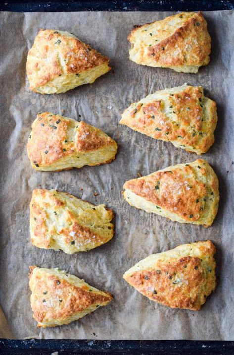 Cheddar Scones Recipe, Herb Scones, Brunch Scones, The Best Scones, Best Scones, Gluten Free Brunch Recipes, Brunch Casserole Recipes, Cheese Scone Recipes, Cheddar Recipes