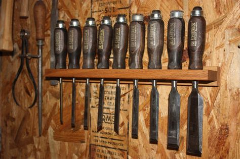 Simple and Easy Chisel Rack - by Brandon @ LumberJocks.com ~ woodworking community Chisel Storage Ideas, Chisel Storage, Chisel Rack, Woodwork Bench, Garage Organizer, Garage Workshop Organization, Tool Cart, Tool Storage Diy, Tool Rack