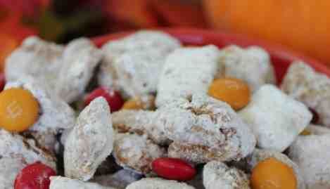 Pumpkin Pie Recipe for Muddy Buddies! via @Passion4Savings Muddy Buddy Recipe, Pumpkin Spice Snack, Puppy Chow Cookies, Puppy Chow Chex Mix Recipe, Puppy Chow Recipe, Chex Mix Puppy Chow, Pumpkin Snack, Chow Recipe, Muddy Buddies Recipe