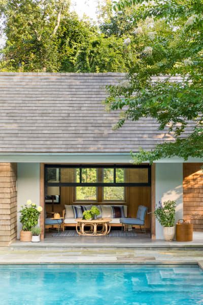 modern patio ideas East Hampton Houses, Fairy Garden Containers, Hampton Home, Hampton House, Pink Sofa, Hamptons House, Modern Patio, Outdoor Decor Backyard, East Hampton