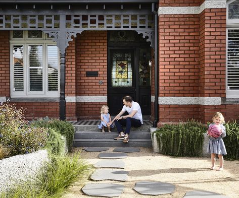 A heritage home gets a bold revamp by Kennedy Nolan Federation House Exterior, Pebble Driveway, Malvern House, Brick Exteriors, Red Brick House Exterior, Clinker Brick, Danish House, Facade Ideas, Public Housing