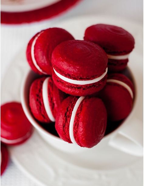 I did it!!!!! Red Velvet And Vanilla Cream Cheese Filled French Macaroons. Red Velvet Macaroons, Red Velvet Macarons, Red Desserts, Vegan Wedding Cake, French Macaroons, Color Boards, Events Ideas, Character Board, Grilling Gifts