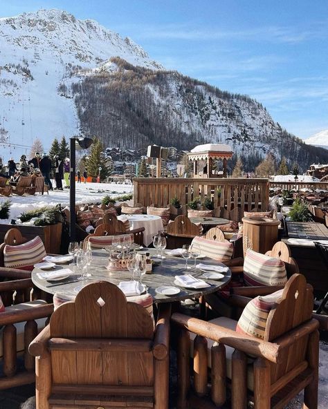 Loulou Restaurants | Lunch time at Loulou! 📸 @juliamateian #loulouvaldisere#loulourestaurant#loulougroupe | Instagram Ski Trip Aesthetic, Switzerland Mountains, Skiing Aesthetic, Vail Village, Cabin Trip, Ski Town, Parisian Life, Ski Chalet, Ski Season