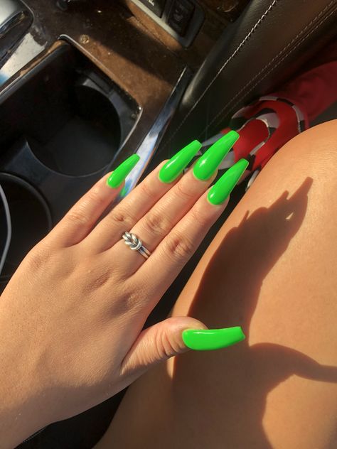 Slime neon green long skinny coffin ballerina powder nails Spring Break Nails Acrylic, Bright Summer Acrylic Nails, Neon Green Nails, Green Acrylic Nails, Green Nail Designs, Broken Nails, Short Coffin Nails, Green Nail, Exotic Nails