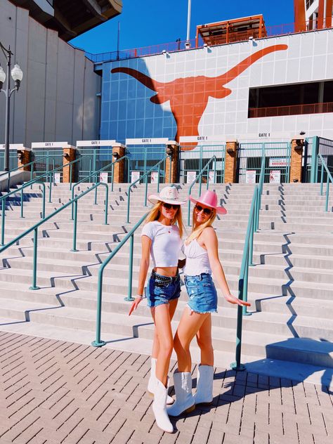 University Of Texas At Austin Aesthetic, Ut Austin Aesthetic, Austin Texas Outfits, Ut Austin Campus, Austin Texas Aesthetic, Austin Aesthetic, South Carolina University, Bachelorette Locations, Texas Vibes