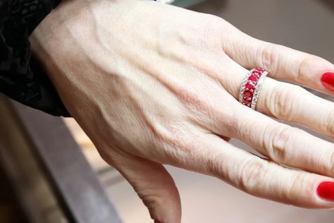 Experts share everything you need to know about divorce rings, from what they are to why they're trending and why you should get one. Divorce Ring Ideas, Divorce Rings, Divorce Ring, Divorce Parties, Old Rings, Goddess Energy, After Divorce, Ring Ideas, Pear Shaped Diamond