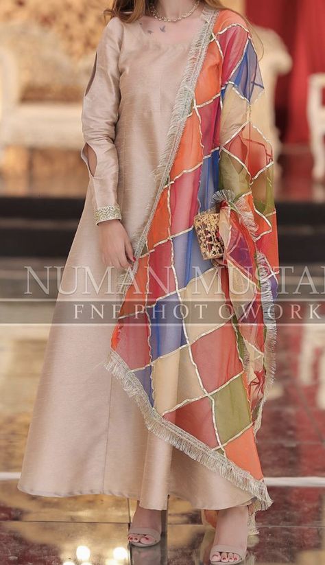 Bridal Dresses Ideas, Pakistani Formal Dresses, Bridal Attire, Pakistani Wedding Outfits, Pakistani Dresses Casual, Pakistani Fashion Party Wear, Beautiful Pakistani Dresses, Sleeves Designs For Dresses, Pakistani Bridal Dresses