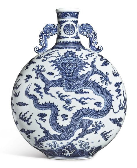 (#534) AN EXTREMELY RARE AND LARGE BLUE AND WHITE 'DRAGON' MOONFLASK | QING DYNASTY, 18TH CENTURY Vase Chinoiserie, Art Chinois, Chinese Pottery, Chinese Vase, Blue Pottery, Blue And White China, White Dragon, Chinese Ceramics, Ancient China