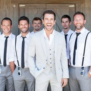 Groom Style inspiration? Not to mention the fact that they're all smiling! LOVE a guy who will truly smile! Groomsmen Outfits, Groomsmen Photos, Handsome Groom, Wedding Groomsmen, Groomsmen Attire, Bridesmaids And Groomsmen, Groom Attire, Wedding Suits Men, Groom Style