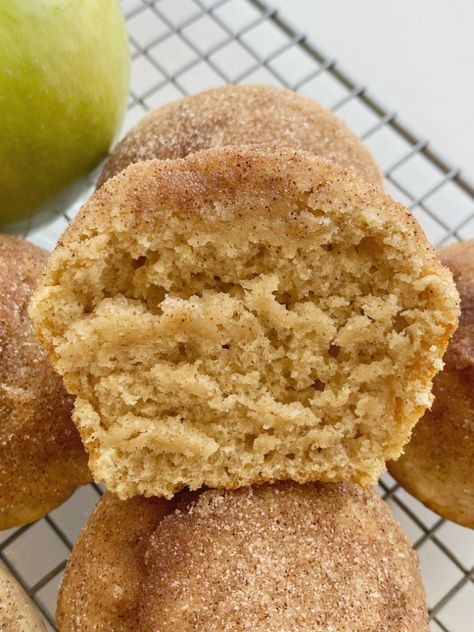 Apple Sauce Cinnamon Muffins, Muffins Applesauce, Cinnamon Applesauce Muffins, Muffins Made With Applesauce, Applesauce Muffin Recipe, Cinnamon Applesauce, Applesauce Muffins, Apple Cinnamon Muffins, Apple Sauce Recipes