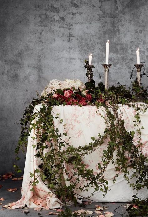 love this over the top almost gothic table decoration of roses and ivy with metal candlesticks and faded floral linens by Cabbages & Roses. Click through for more DIY christmas flower arrangement ideas you'll love to try this holiday season Diy Christmas Flower Arrangements, Gothic Table, Christmas Flower Arrangements, Flower Installation, Flower Company, Arrangement Ideas, Flower Arrangements Simple, Cabbages, Victorian Wedding