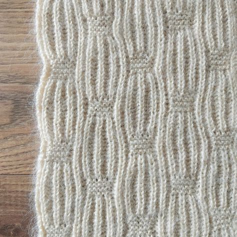 Brioche Lane Scarf - FREE knitting pattern by KnitQ Brioche Cable Knitting, Brioche Knit Scarf, Brioche Scarf Pattern Free, Brioche Knitting Patterns Free, Brioche Knit, Brioche Knitting Patterns, Fall Knitting Patterns, Brioche Knitting, Brioche Stitch