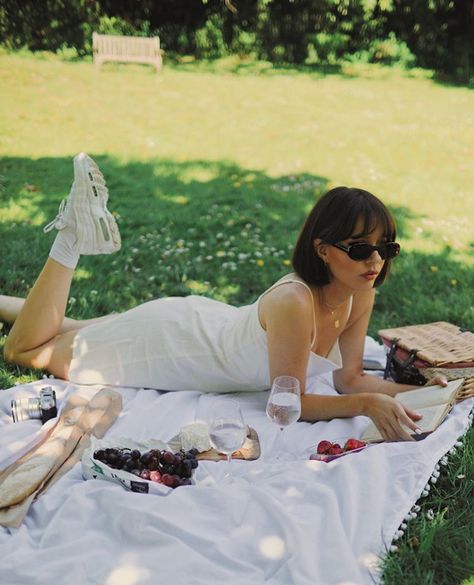 Picnic Date Outfits, Picnic Shoot, Picnic Photo Shoot, Picnic Pictures, Picnic Photography, Picnic Inspo, Debut Photoshoot, Picnic Photoshoot, Picnic Inspiration