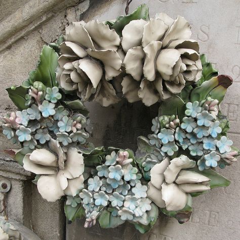 Ceramic wreath 4 Ceramic Wreath, Flower Pottery, Ceramic Art Sculpture, Sculptures Céramiques, Cerámica Ideas, Clay Wall Art, Memorial Flowers, Cemetery Flowers, Pottery Crafts