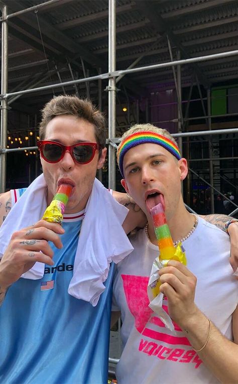 Tommy Dorfman, Pete Davidson, Colson Baker, Party Pics, John Mulaney, Celebrity Pics, Chris Rock, Skateboard Art, Kitesurfing