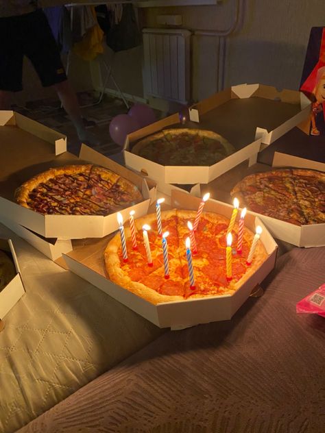 Pizza Birthday Aesthetic, Pizza Cake Birthday, Pizza Party Aesthetic, Happy Birthday Pizza, Pizza Birthday Party Ideas, Birthday Pizza Party, Pizza Birthday Cake, Party Moodboard, Birthday Pizza