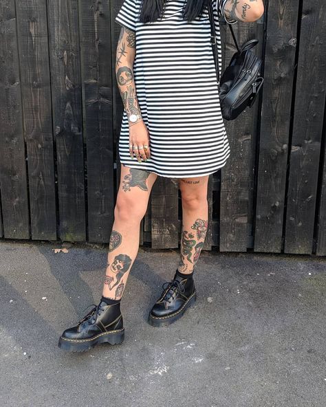 Dr Martens Mule Outfit, Mule Outfit, Styling Dr Martens, Dr Martens Outfit, Doc Martens Outfit, Minimal Wardrobe, Church Outfits, Aesthetic Shoes, Doc Martens