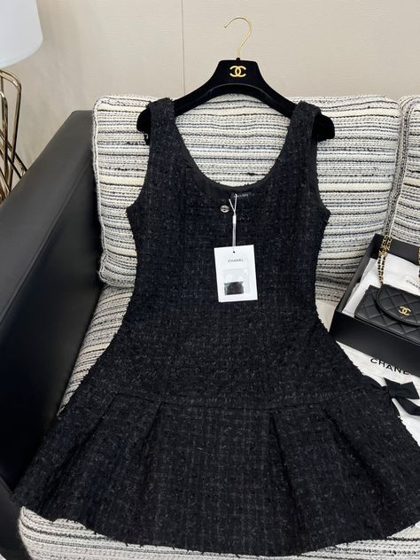 Chanel Dress Aesthetic, Chanel Wardrobe, Rich Clothes, Girls Short Dresses, Mode Chanel, Chanel Dress, Expensive Clothes, Dolce E Gabbana, Luxury Dress