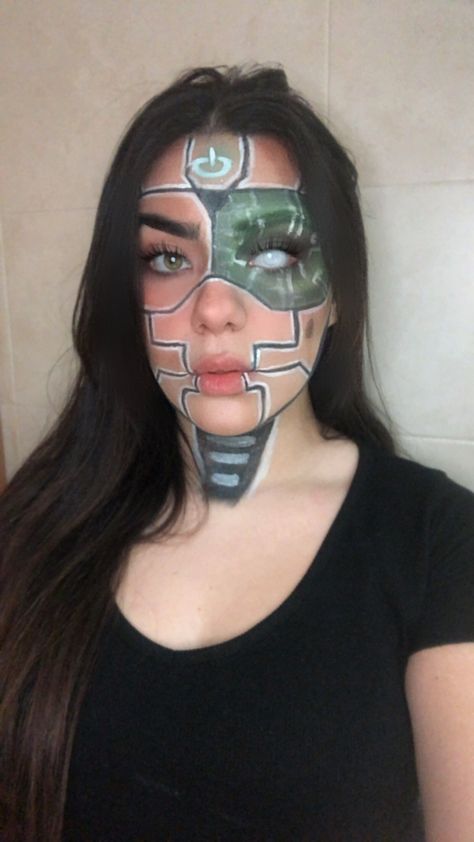 Futuristic Face Paint, Robot Makeup Look Simple, Robot Makeup Halloween, Robot Makeup Cyborgs, Robot Makeup Look, Futuristic Makeup Sci Fi, Scifi Makeup, Sci Fi Makeup, Science Makeup